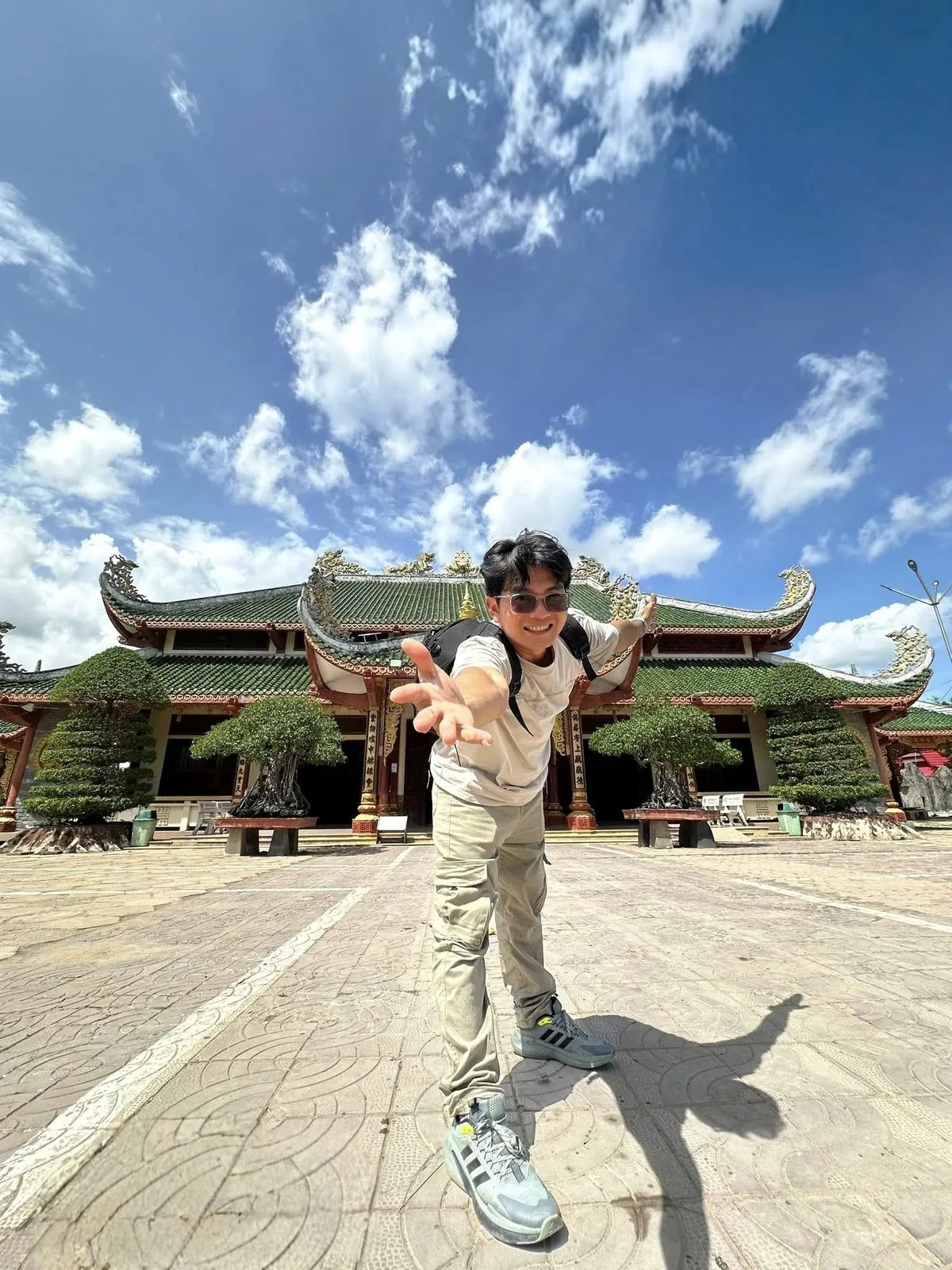 Bữa cơm gia đình đậm đà hương vị sông nước miền Tây với hải sản tươi sống. (Ảnh: Bà Ngoại Homestay / Tư liệu Du lịch Cà Mau)