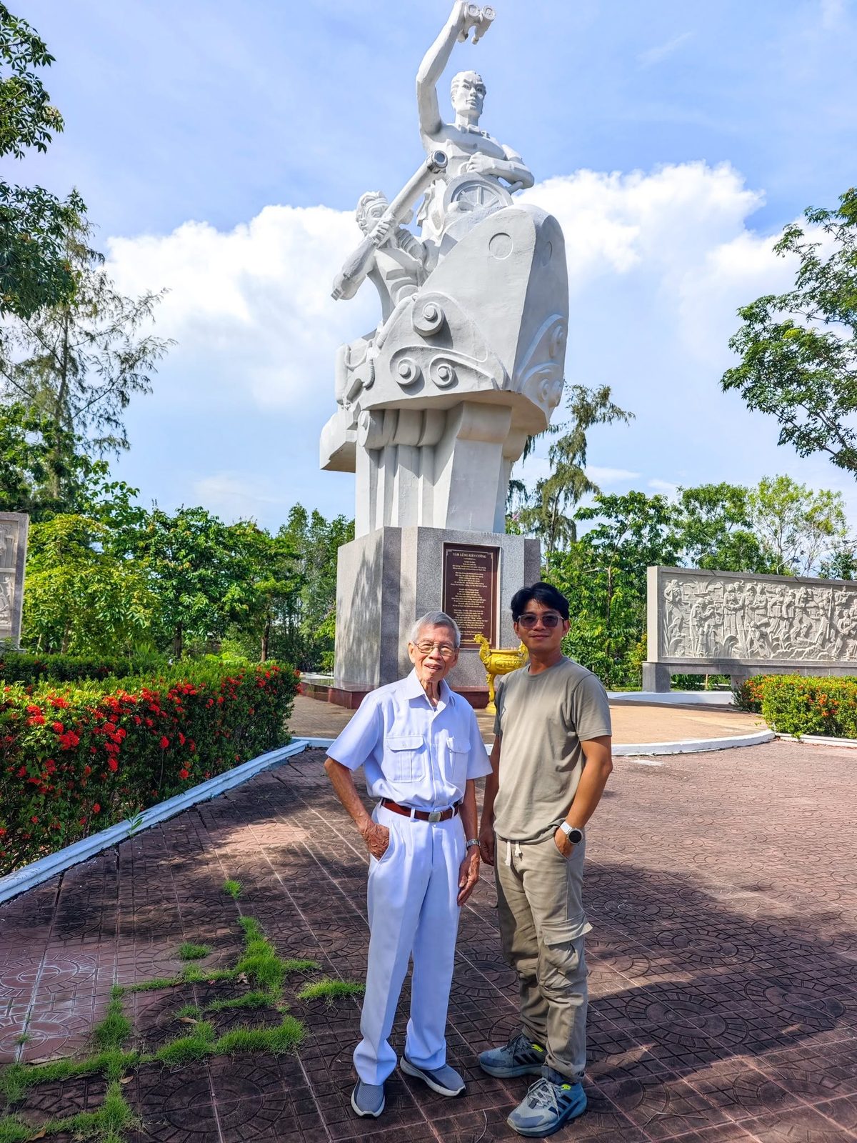 Khu di tích lịch sử và danh thắng Hòn Đá Bạc Cà Mau (Hình số 3)