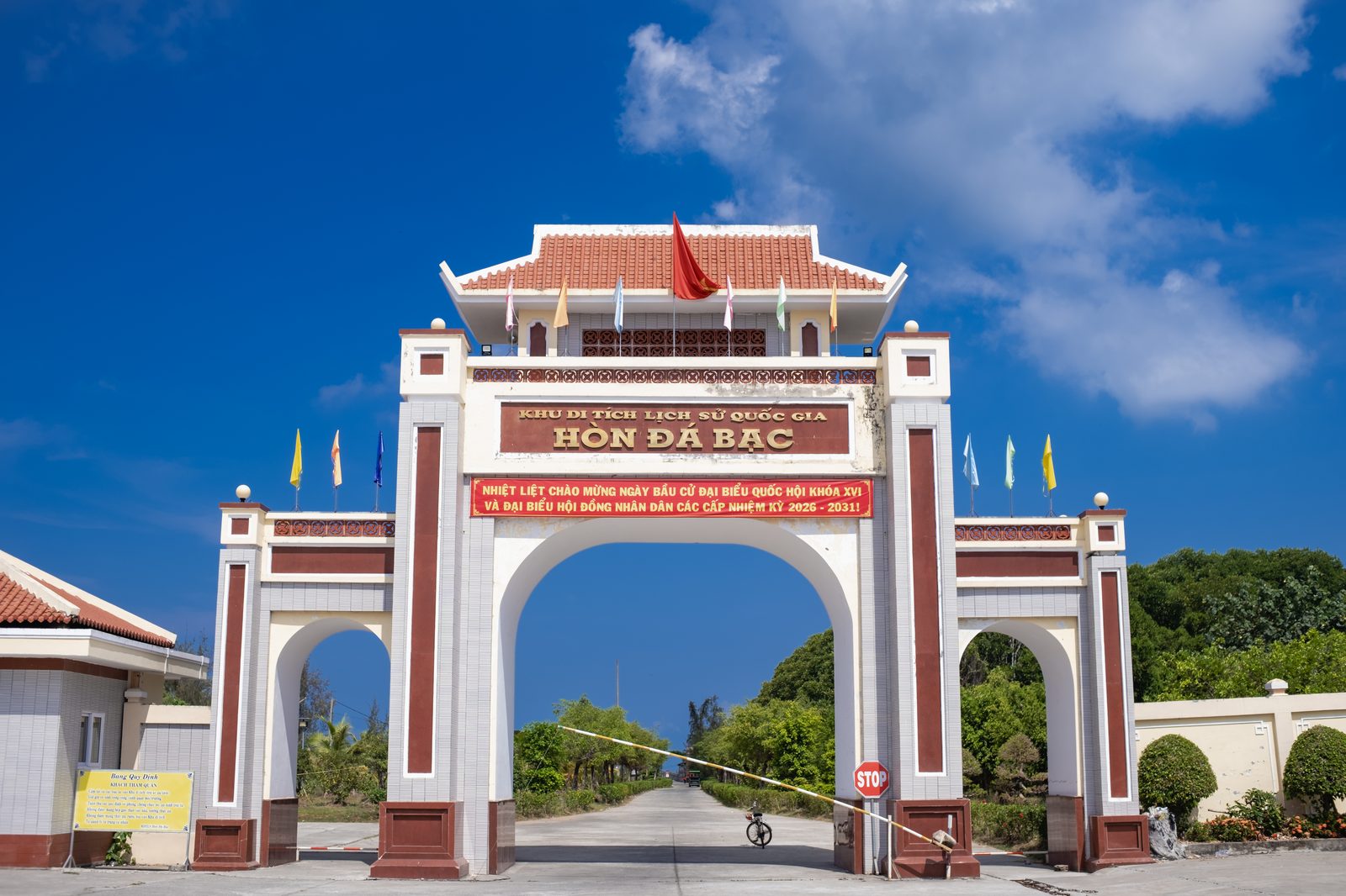 Khu di tích lịch sử và danh thắng Hòn Đá Bạc Cà Mau (Hình số 8)