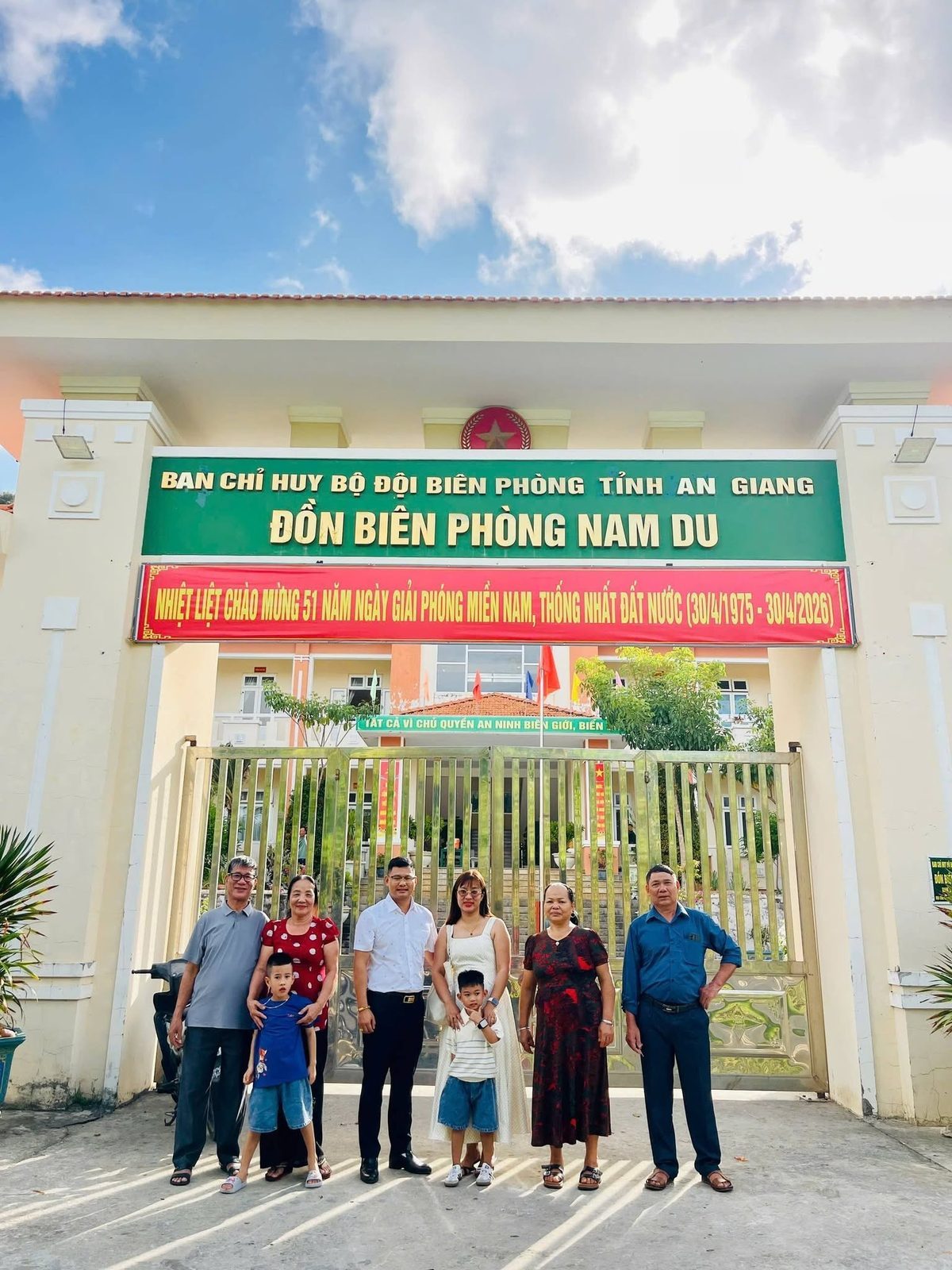 Hoàng hôn lung linh trên dòng kênh xanh miền Tây Cà Mau