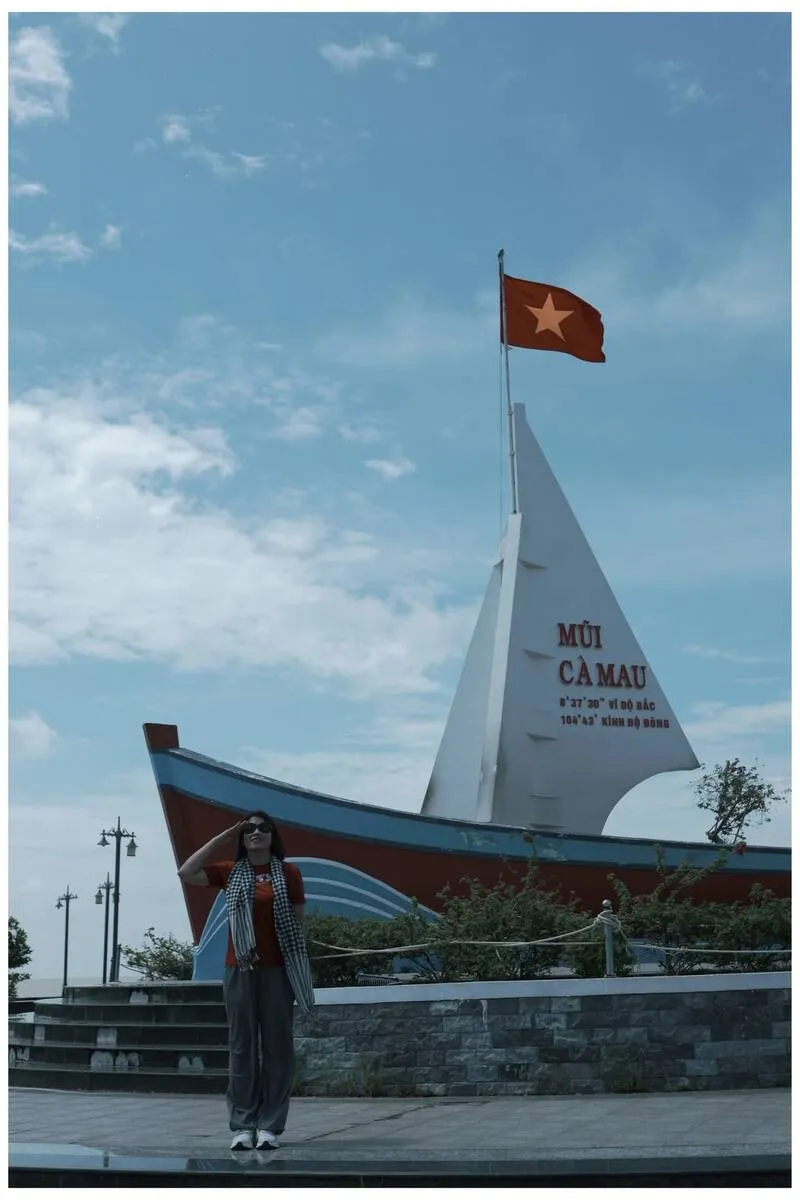 National GPS 0001 coordinate landmark and iconic Ship Landmark at Cape Ca Mau. (Ảnh: Bà Ngoại Homestay / Tư liệu Du lịch Cà Mau)