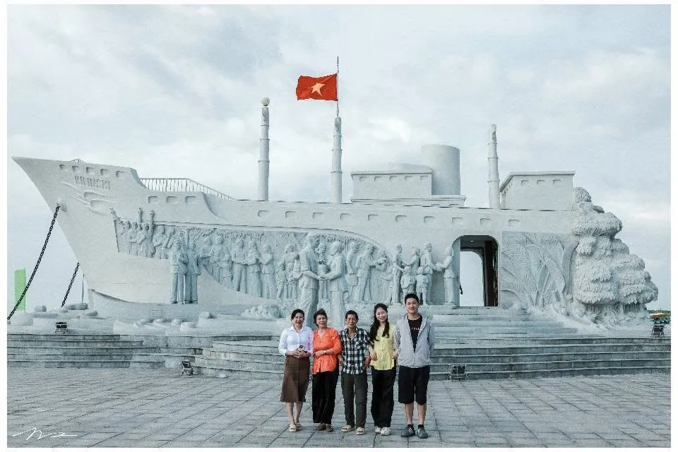 Historical 1954 Northbound Regrouping Gathering Monument at Song Doc Estuary. (Ảnh: Bà Ngoại Homestay / Tư liệu Du lịch Cà Mau)