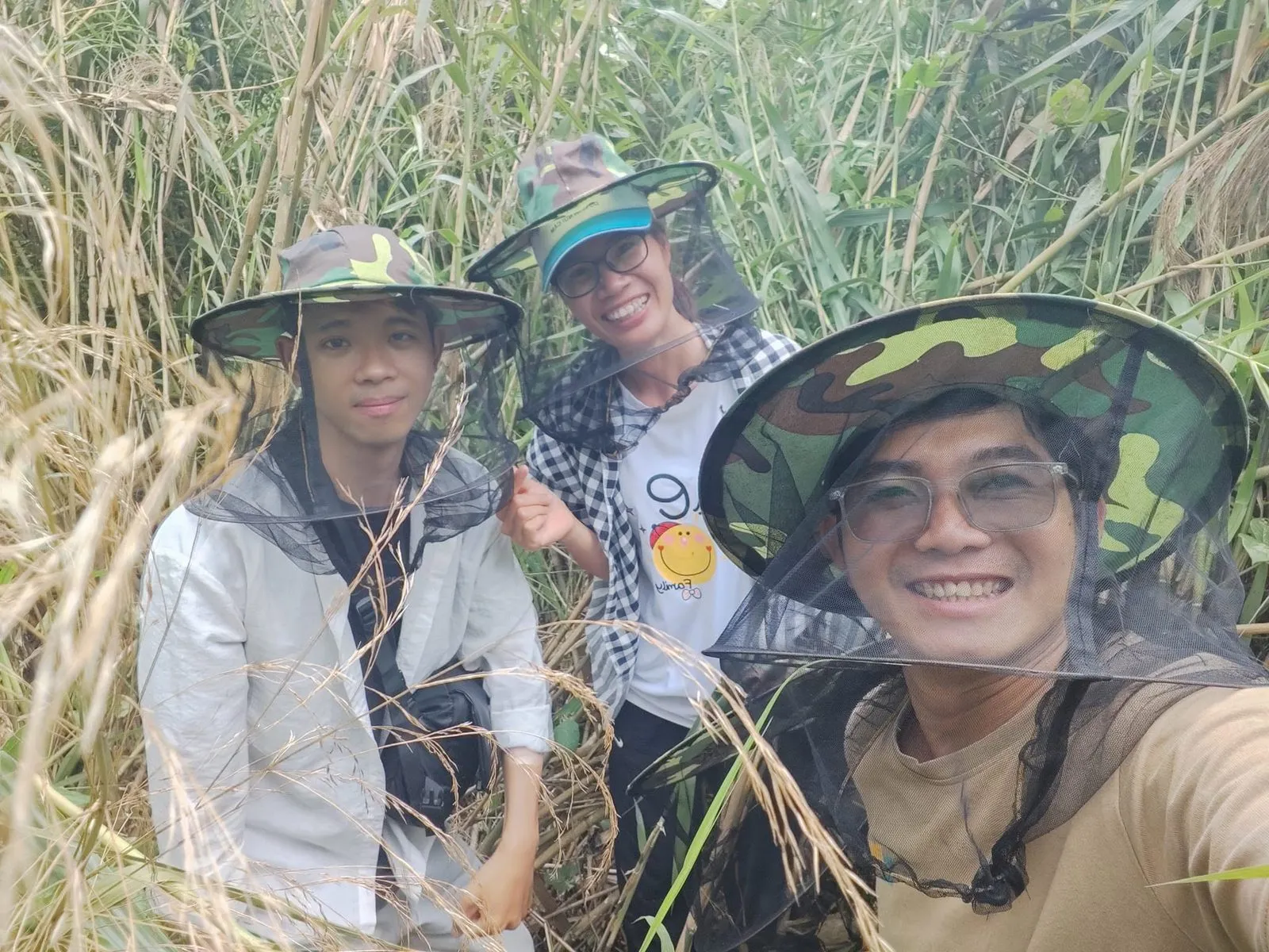 Đi xuồng máy xuyên kênh rạch ngập tràn sắc xanh rừng tràm U Minh. (Ảnh: Bà Ngoại Homestay / Tư liệu Du lịch Cà Mau)