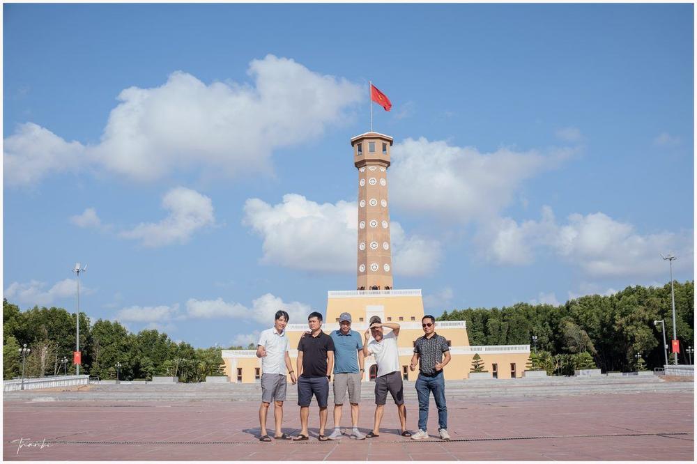 Chụp ảnh check-in Mũi Cà Mau